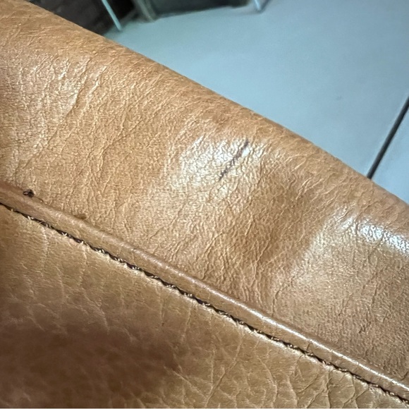 J CREW 100% Leather Shoulder Bag with Flap and Gold Chain Strap - Picture 2 of 10